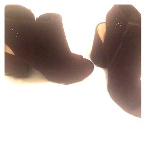 Burgundy open toe heel. Size 7 New. In box.